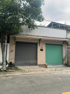 bán nhà kho ngang 8m mt lê lâm p. phú thạnh q. tân phú cn 145m2 rộng rãi 2wc có vỉa hè dân trí cao