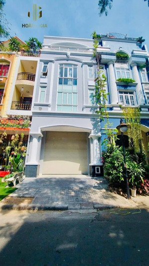 cho thuê nhà phố khu hưng phước 4 phú mỹ hưng q7, giá 2,300$/ tháng. lh thùy