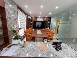 văn phòng 100m2 đường đinh thị thi ở vạn phúc. ngăn 2 phòng, nội thất, thang máy, hầm xe. giá 23tr