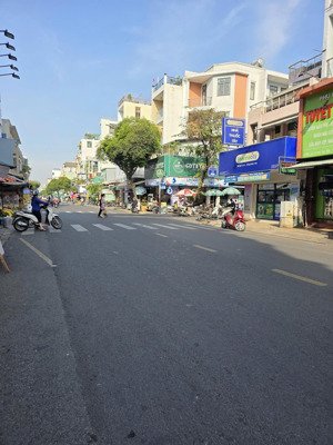 bán nhà mt độc lập (3,5x10m) 1 lửng, 2 lầu. giá 8,95 tỷ, vị trí cực sung, đối diện chợ