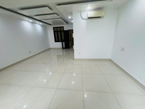 cho thuê nhà kdc trung sơn gần him lam q7. dt: 120m2, 7pn, 5wc. full nội thất. giá thuê: 45tr/tháng