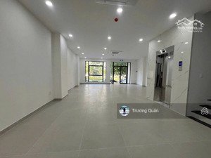cho thuê văn phòng tầng trệt 7*20m vị trí đẹp ngăn sẵn vách kính, đầy đủ nội thất kđt vạn phúc