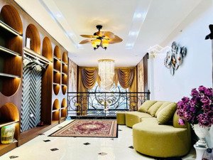 chuẩn 100% bán nhà hoàng cầu, 2 ôtô tránh, 2 mặt thoáng, không qh, bãi oto, vỉa hè kd vp,spa..