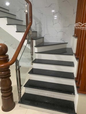 cho thuê nhà phố ngay liên phường q9, 1 trệt 2 lầu, giá: 17tr/tháng.