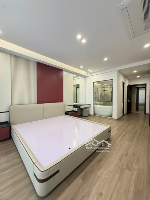 siêu phẩm 7 tầng thang máy full đồ phố trạm aeon mall long biên ô tô đỗ cổng dt 42m giá 10,8 tỷ