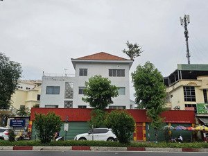 cho thuê mặt tiền giá tốt!!! nằm ngay cộng hòa quận tân bình dtsd 2000m2