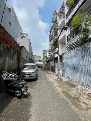 cho thuê nhà 3 lầu sát mặt tiền đường số 8, p11, hẻm xe hơi kinh doanh