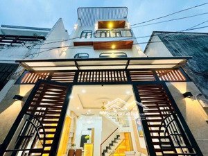 cô chi kẹt tiền bán nhà hòa hưng p12 q10. giá 3tỷ390/72,5m2 gần chợ hoà hưng. đang cho thuê 22tr/th