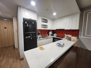 chính chủ cần bán gấp căn 2 ngủ dự án flc 36 phạm hùng , diện tích 70m , giá 6 tỷ , sẵn sổ full đồ