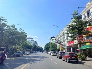 bán tòa nhà 220m2 giá 44 tỷ kinh doanh phố ngô gia tự - long biên - vị trí trung tâm phố