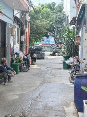 bán nhà 3 tầng nguyễn xí,p13, bình thạnh,hẻm oto,cách mặt tiền chỉ vài căn