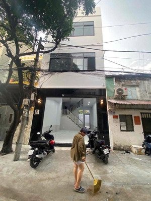 cho thuê nhà 4 tầng , 5phòng ngủ _ phạm văn đồng_ bình thạnh