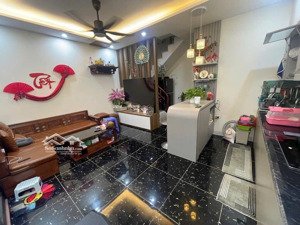 bán nhà âu cơ dt 30m2, 3 tầng, mt 5m. nhà mới, full nội thất. giá chào nhỉnh 3tỷ. cách ôtô tránh 5m