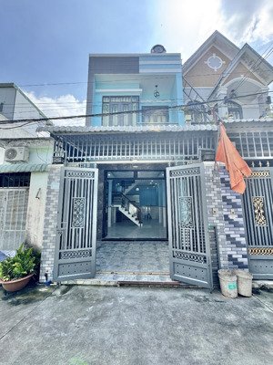 nhà mới, sổ hồng riêng, mặt tiền hẻm xe hơi, giá: 2tỷ450tr, hỗ trợ vay ngân hàng.