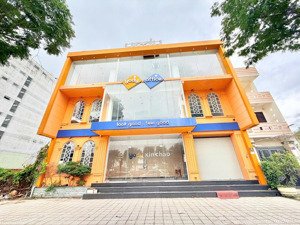 cho thuê nhà 3 tầng mặt tiền nguyễn tất thành, ngang 15m, dtsd 1000m2, có pcc đầy đủ, gọi vphu