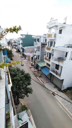 nhà 2 mặt tiền kinh doanh đang có dòng tiền 12 tr. thuận tiện kinh doanh, mở văn phòng