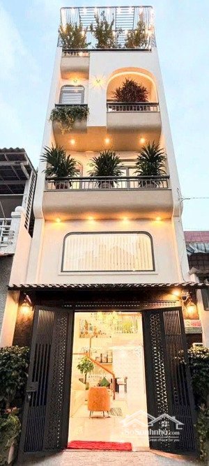 bán gấp nhà 68,8m2 đường bến vân đồn - quận 4. giá ngộp 4 tỷ 270, cho thuê 24tr. gần cầu ông lãnh