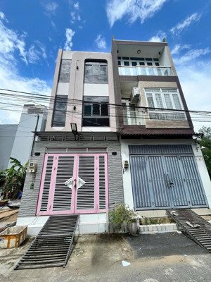 cho thuê nhà 3 tầng , đường xe tải , ngay vạn phúc , giá 16 triệu , nhà đẹp như hình