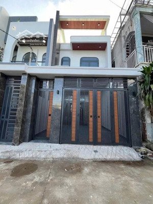 nhà mới phú hoà 1 trệt 1 lầu 3pn full nội thất sân oto 7 chỗ , lh bách việt land.