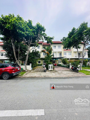 cần bán biệt thự oasis 2 dt 5x30 nhà đang sẵn hd thuê 18 triệu, nhà đẹp i hình sang tên ngay