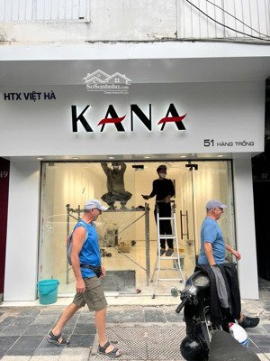 cho thuê nhà hàng trống 30m2 sàn, mặt tiền 3m, vị trí sầm uất khách du lịch ngày đêm! lh 