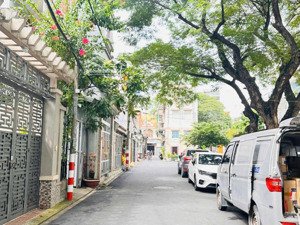 10 x 22m, nhà 2 tầng hẻm biệt thự đặng văn ngữ - p.10....giá 33 tỷ