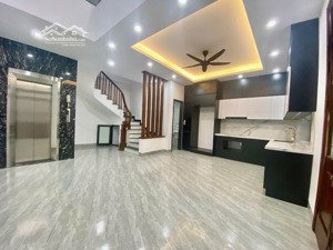 trung tâm phố ẩm thực ngọc lâm - gần đường hồng tiến - nguyễn văn cừ - cầu chương dương, long biên