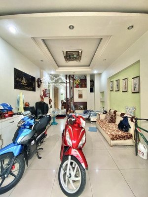 hẻm ôtô thông thích quảng đức nhà đẹp ở ngay- sát chợ cây quéo - full công năng