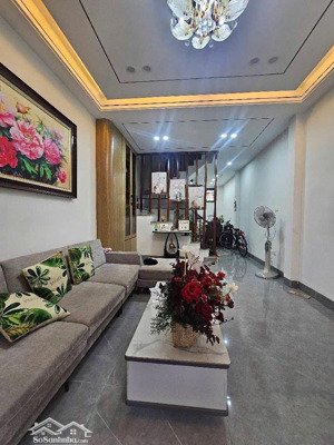 nguyễn văn cừ - gia thuỵ- 45m2 5 tầng nhà mới - hơn 9 tỷ