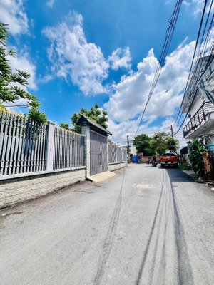 4tỷ nhỉnh - nhà mới hẻm xe hơi - vào ở ngay - gần xa lộ hà nội - ga metro khu cnc