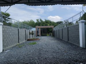 cần bán gấp một nhà kho 1.100m( 800m nhà kho, khoảng 300m thổ cư)