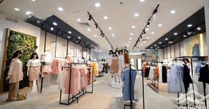 cho thuê siêu hot mp tràng tiền,70m,2 tầng,mt 5m, ưu tiên thời trang, giá đẹp 200tr lh 