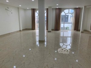 cho thuê tòa nhà mt nguyễn lâm q10. dt 9x15m, 1 trệt, 4 lầu, nhà mới thang máy, sàn trống, 90 triệu