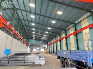 CHO THUÊ KHO XƯỞNG MẶT TIỀN QUỐC LỘ 1A, BẾN LỨC, LONG AN 1400M2 GIÁ RẺ 65K/M2- CÓ CẨU TRỤC