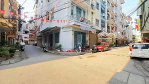 phân lô hoàng quốc việt, 50m2*6t thang máy, ô tô vào nhà, nhà mới đẹp, dân trí cao 18.5 tỷ