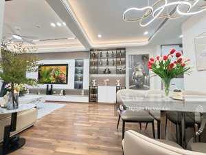 chính chủ bán chung cư n05 25t và 29t dt: 155m2 3 pn 3wc nhà thiết kế đẹp. 