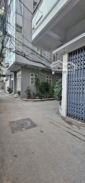 đất cầu giấy - dt 175m - mt 15m - sổ đẹp - ô tô tải - lô góc 3 thoáng - giá 40 tỷ