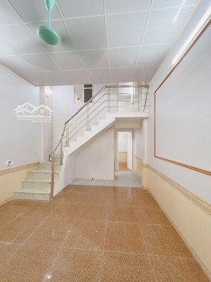 bán nhà 3 tầng mai đình, sóc sơn gần khu cn nội bài. dt 58m2,mt 4.1m, ô tô đỗ cửa,nở hậu giá 2.8 tỷ