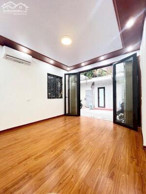 Bán Nhà Ngọc Lâm, Long Biên 1T, 42m2 giá 3,65 tỷ (ô tô đỗ cửa)