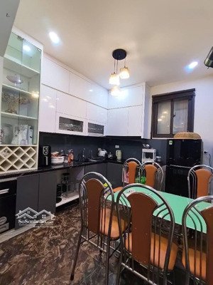 tây hồ mặt ngõ thông ô bàn cờ - vài bước ô tô dừng đỗ - dân trí cao - vài bước ra hồ tây- nhà đẹp