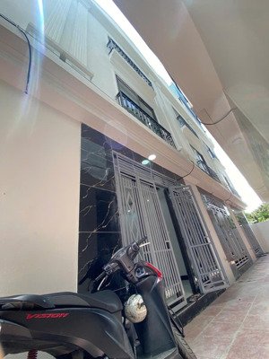 nhà trung tâm chương mỹ 30m²x 4 tầng, ô tô đỗ cách 10m, cạnh sân bóng chuyền, cạnh chợ, trường học