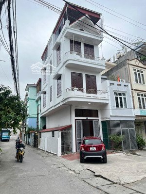 cần tiền bán gấp nhà 3 tầng đẹp 3 mặt thoáng tại bv tỉnh quảng ninh, nhà đẹp ô tô tránh nhau