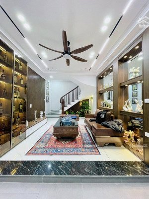 mặt ngõ ngọc hà, ngõ thông, 3 bước ô tô tránh, kinh doanh, view hồ, sổ cc, không qh, full nt, 39m2