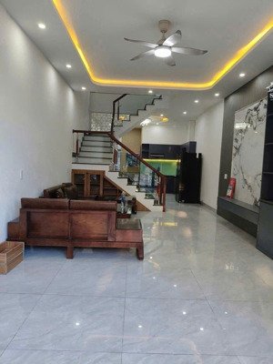 bán nhà mặt phố lê thạch, 6,9 tỷ, 90m2, 5pn + 5wc, giá siêu hời