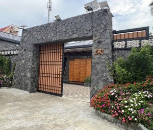 nhà ở riêng , địa chỉ 40 lê thị riêng , diện tích 940m2 , phường ekao , daklak