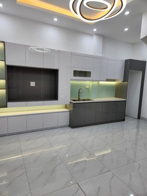 bán nhà riêng 33m2 thị trấn trạm trôi. đơn lập 5 tầng, 3 phòng ngủ full nội thất. cạnh chợ giang xá