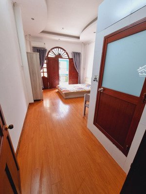 cho thuê căn hộ ban công, q10, đường 3/2, gần đh hoa sen, nhà thờ đồng tiến, vạn hạnh mall