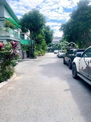 bán biệt thự đặng xá gia lâm,khu compoud 264m mặt tiền 12m chuẩn đẳng cấp.giá chưa đến 200tr/m