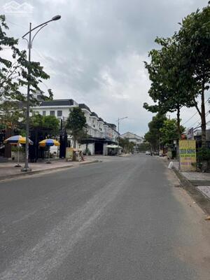 BÁN NỀN MẶT TIỀN ĐƯỜNG D8 KHU HÀNH CHÍNH PHƯỜNG 9 VĨNH LONG