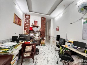 bán gấp trong tuần - bán nhà trường chinh 85m² - 2 tầng - 9.6 tỷ - 112.94 triệu/m²